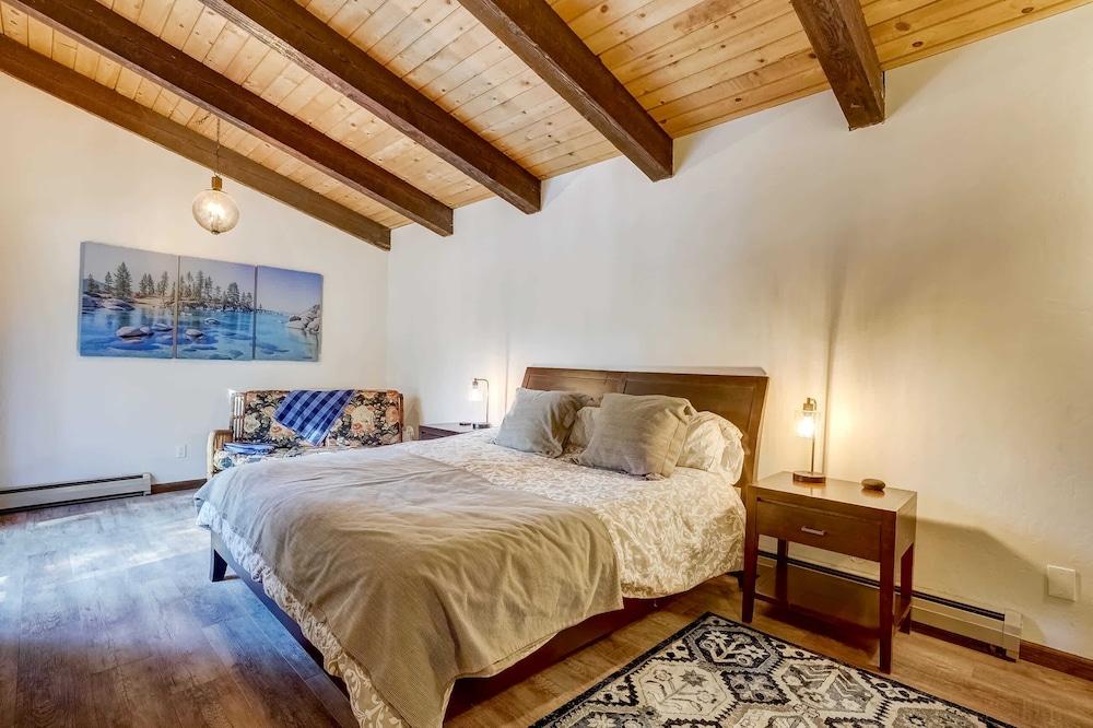 Singing Pines in Marla Bay - Walk to Lake!