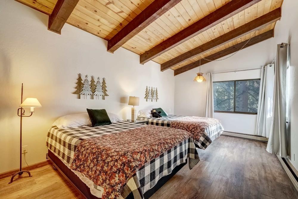 Singing Pines in Marla Bay - Walk to Lake!