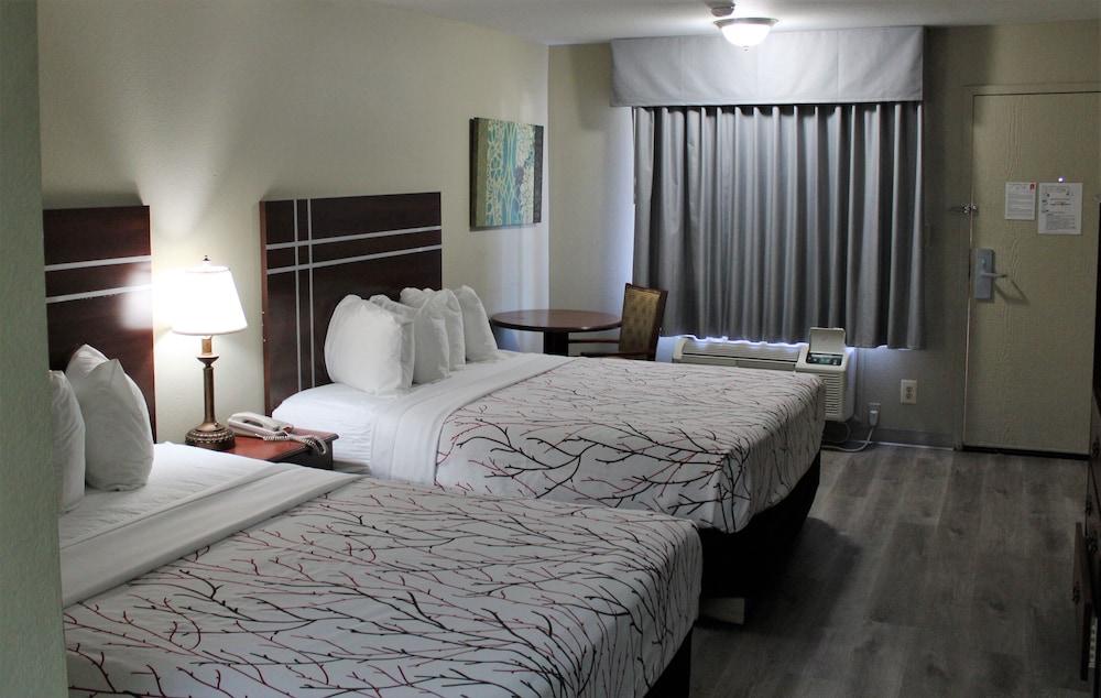 Rancho San Diego Inn & Suites