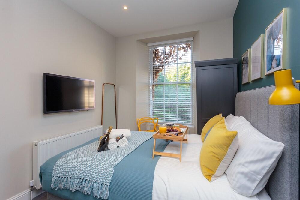 Lovely Apartment Beneath Edinburgh Castle