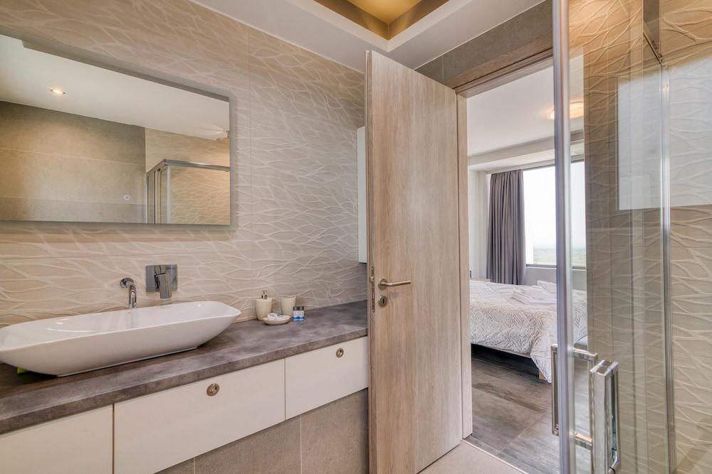 Serenity Suites Sea View 2