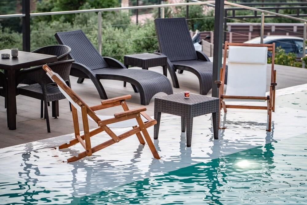 Serenity Suites Sea View 4