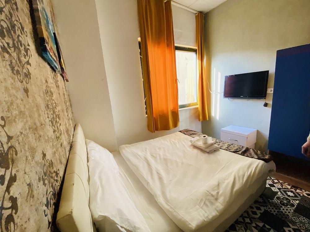 Zeus Convenient Suit İstanbul