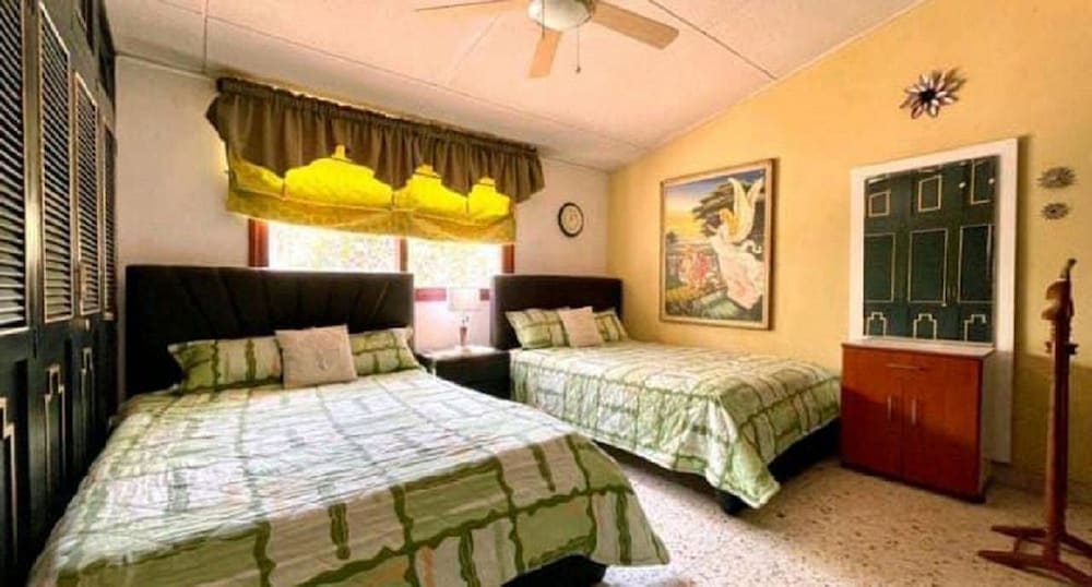 8MG-1 MANSION EN CARTAGENA CERCA AL MAR