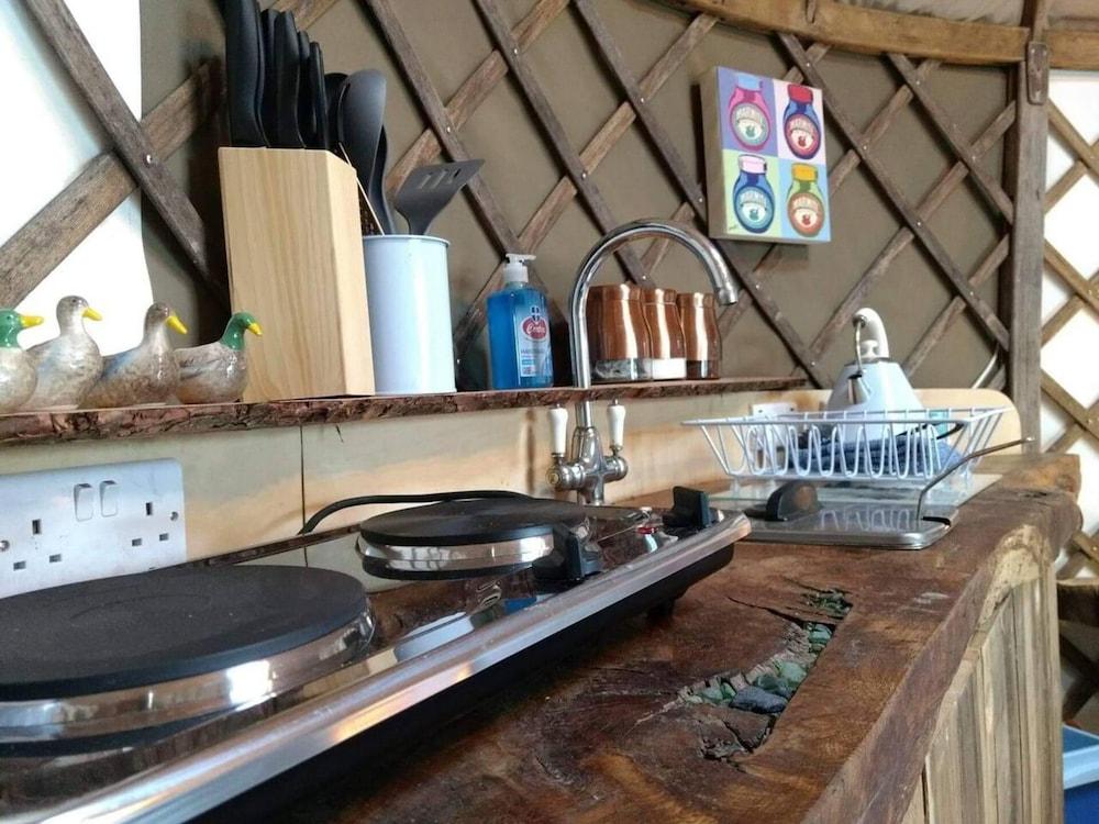 Bembridge Harbour Yurt - Log Burner - Wifi