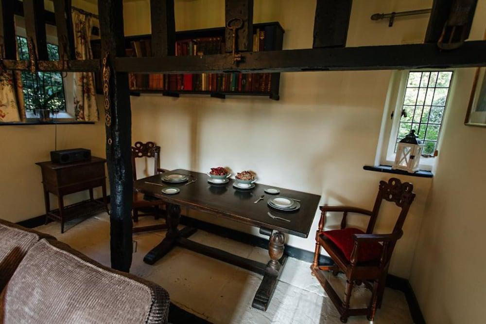 Breathtaking Elizabethan Manor House