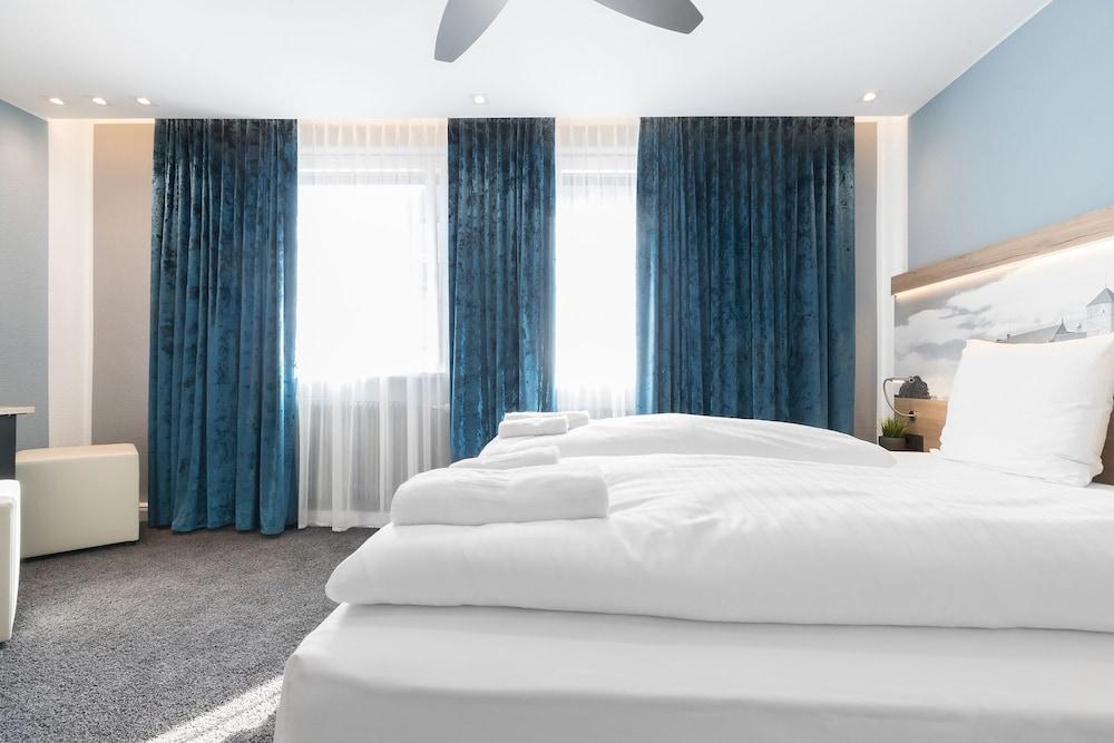 Riverview Apartments by dasPaul