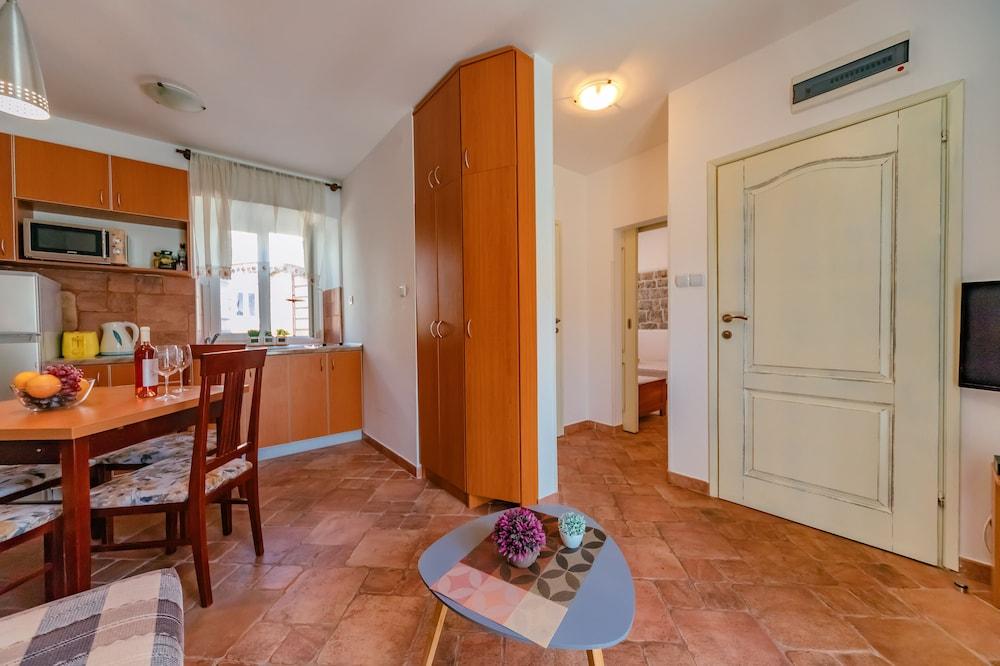 Apartment Bigovo Veljic-traste