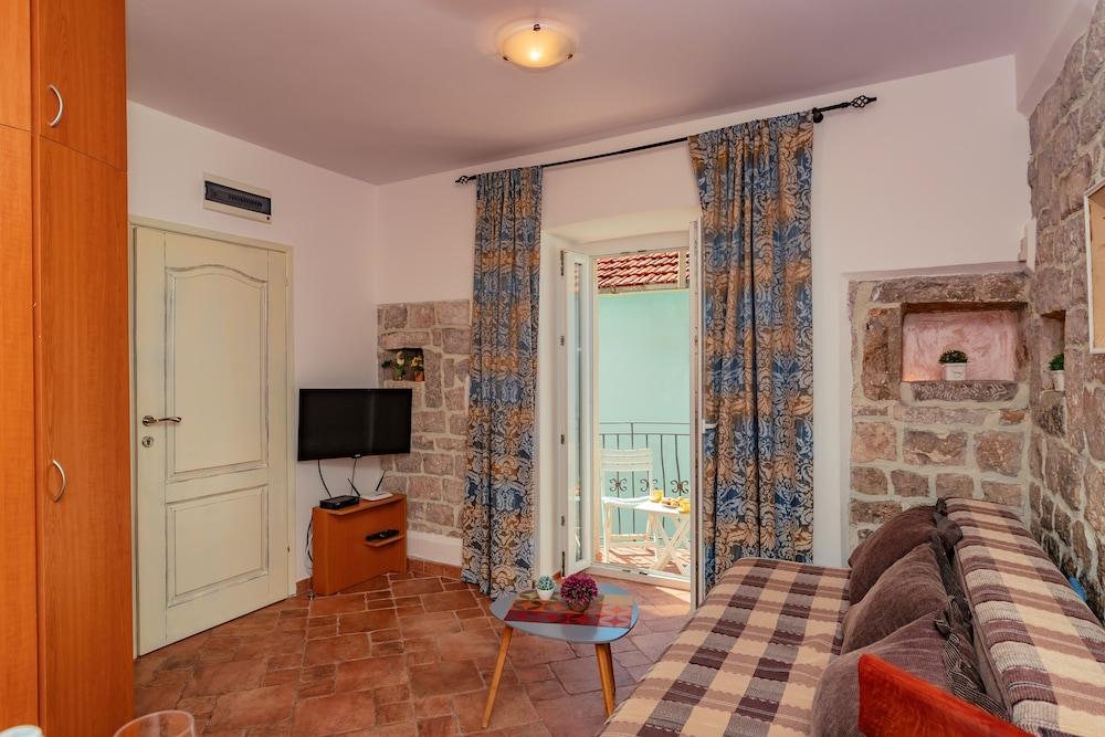 Apartment Bigovo Veljic-traste