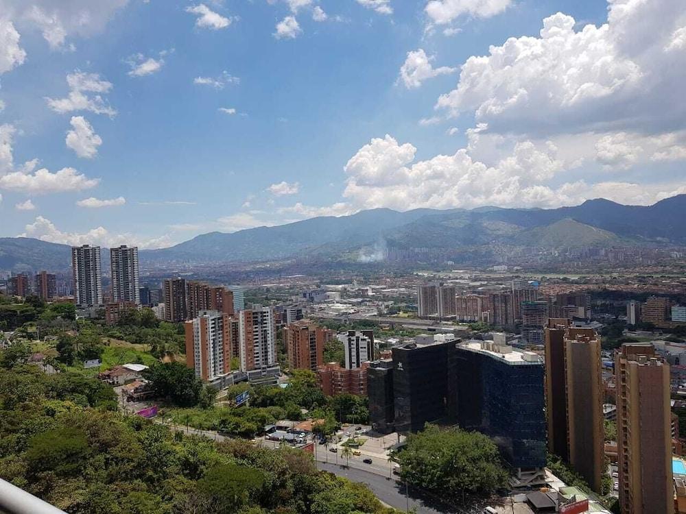 Beautiful apt in the Town