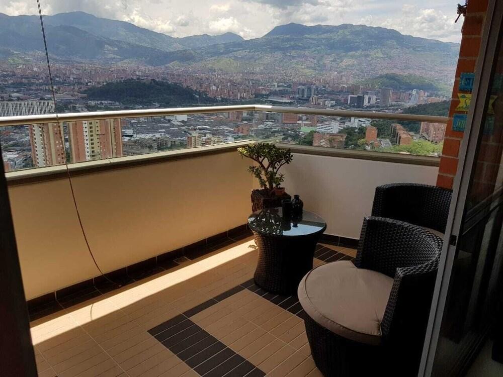 Beautiful apt in the Town