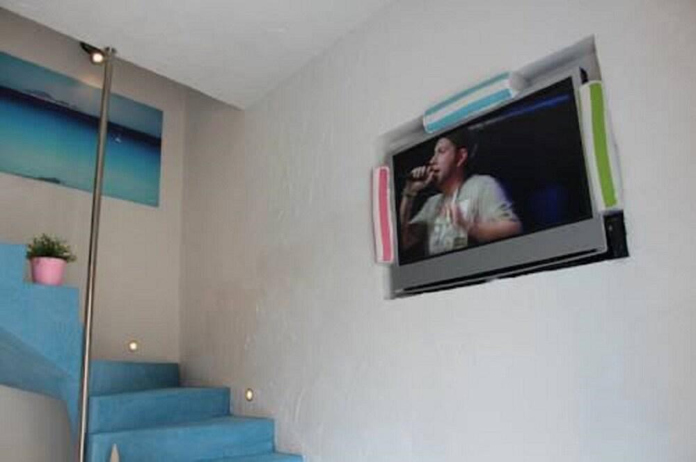 Laughing House With Hypogeum Garden