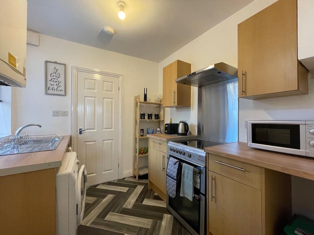 Lovely 2-bed Downstairs Apartment