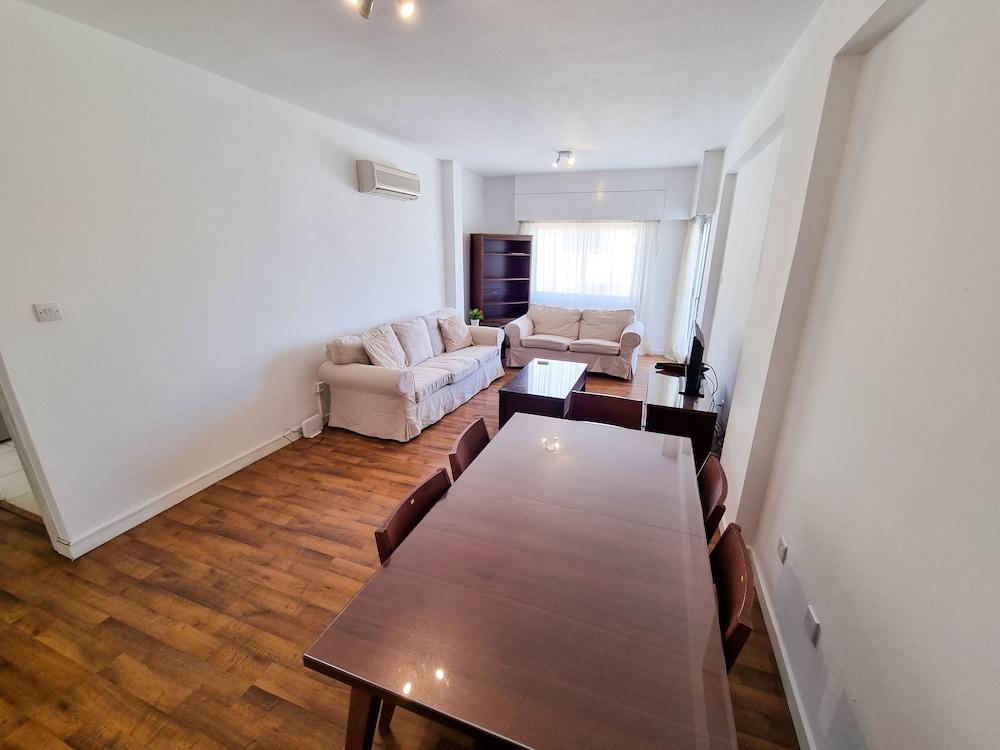 Fam Glam City Apartment