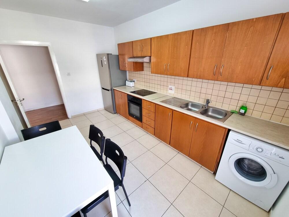 Fam Glam City Apartment