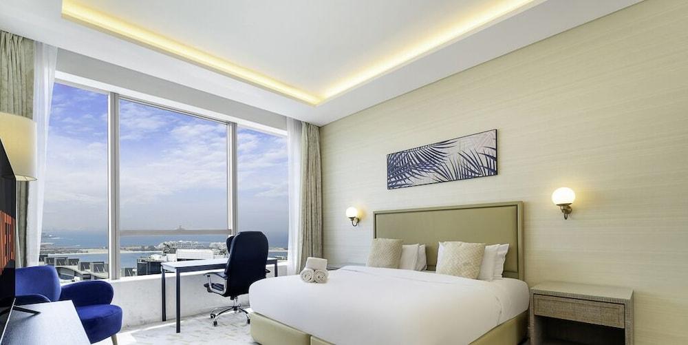 LUX Iconic Views at Palm Tower Suite 2