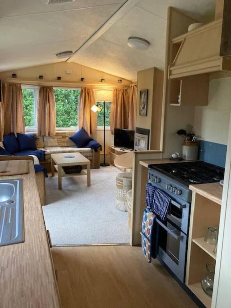 Cosy, Quiet Static Caravan, Mawgan Porth, St Eval