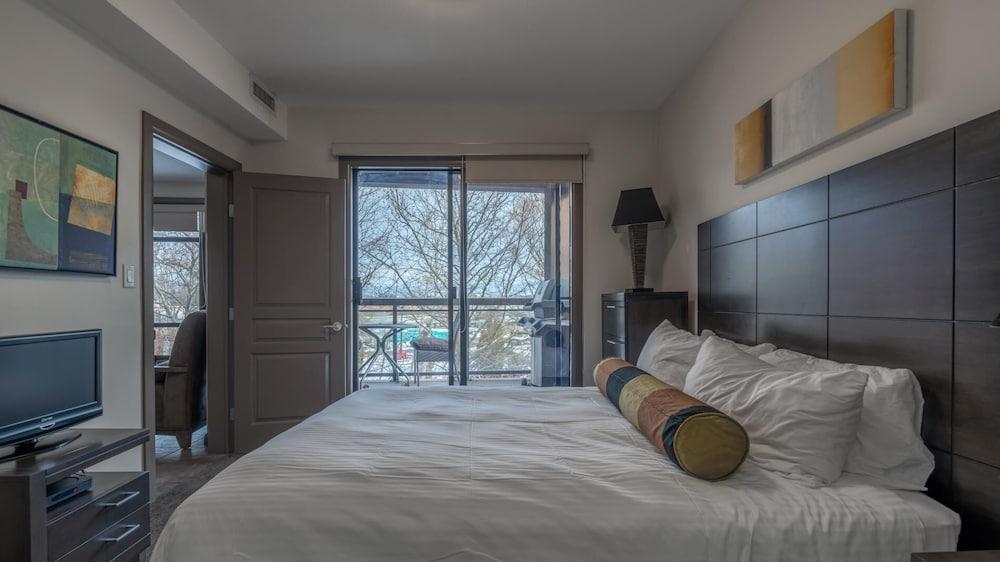 Pool Level at Amazing Lakeshore Resort! #332