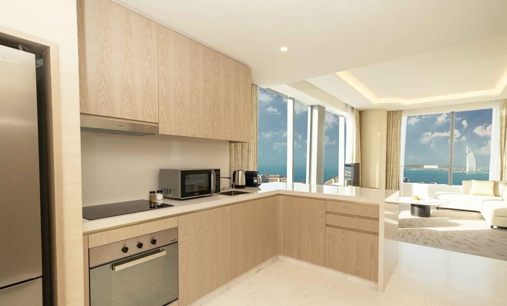 LUX Iconic Views at Palm Tower Suite 4