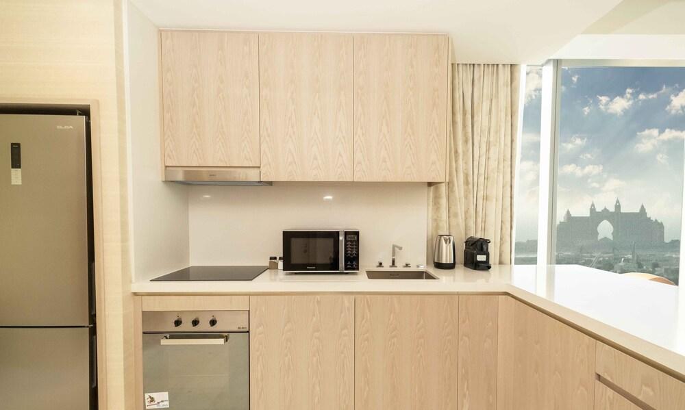 LUX Iconic Views at Palm Tower Suite 4