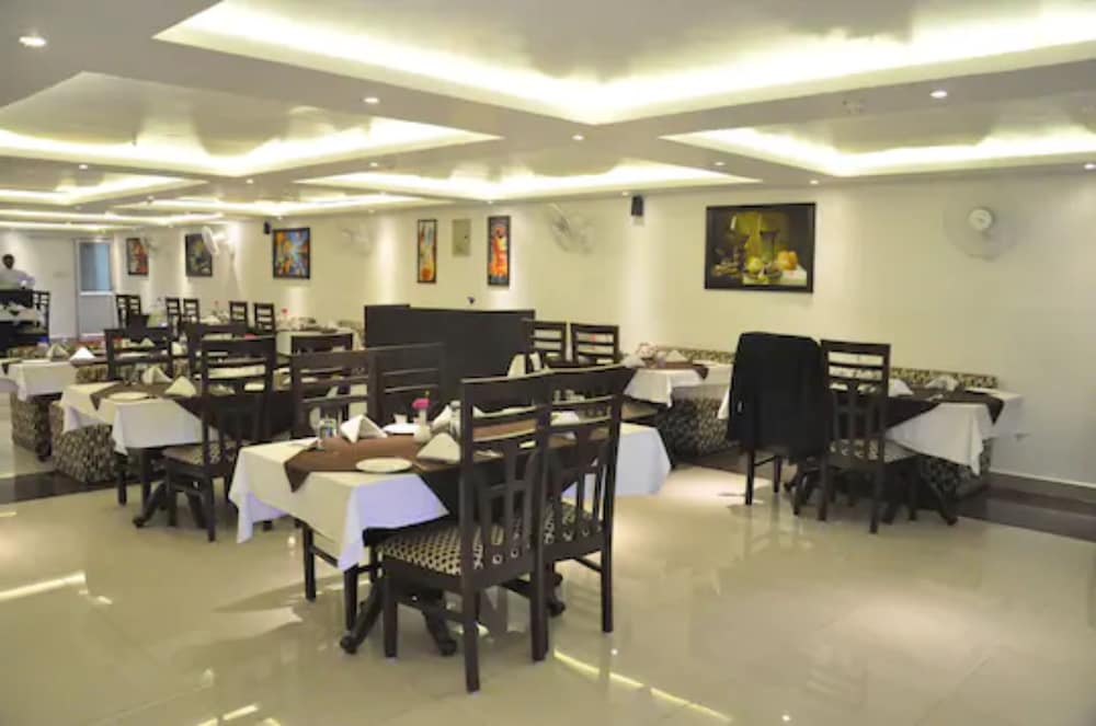 Goroomgo Mandakini Royale Kanpur