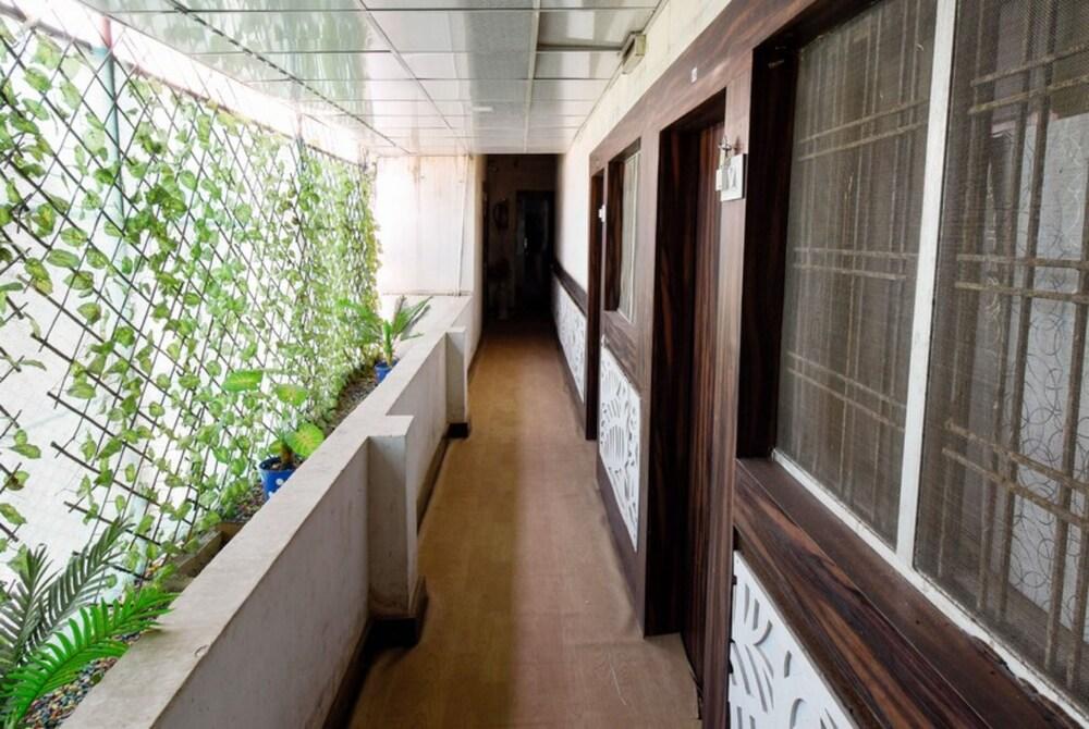 Goroomgo Dhingra Residency Jabalpur