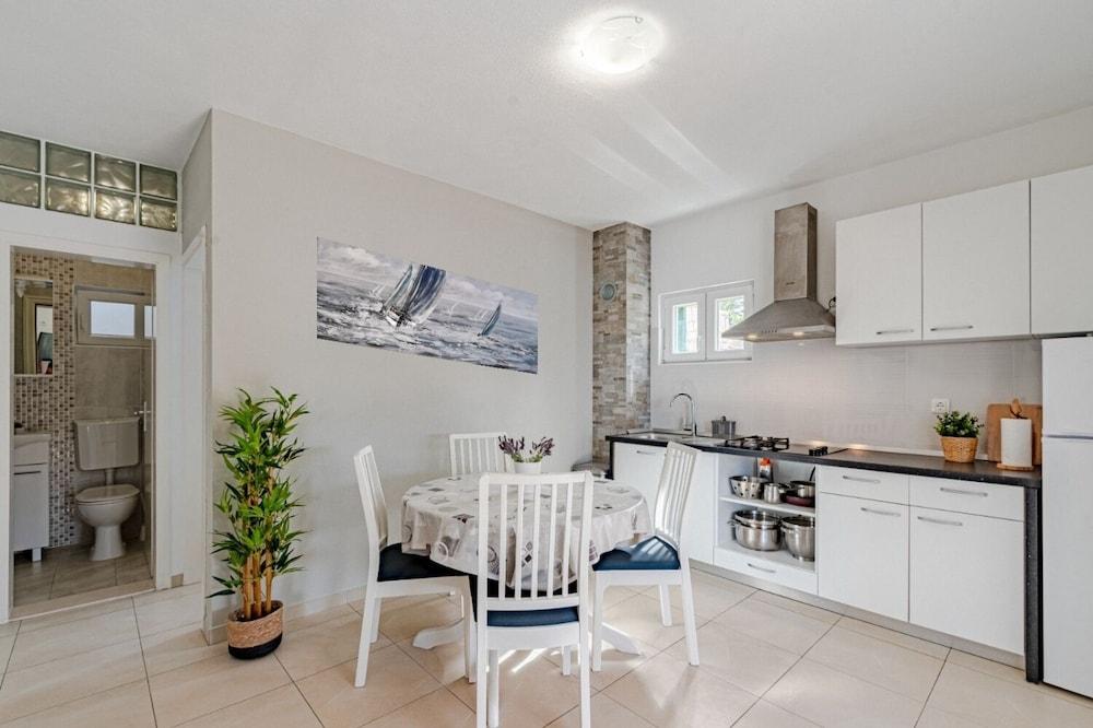 Vers - 35m From the sea - H