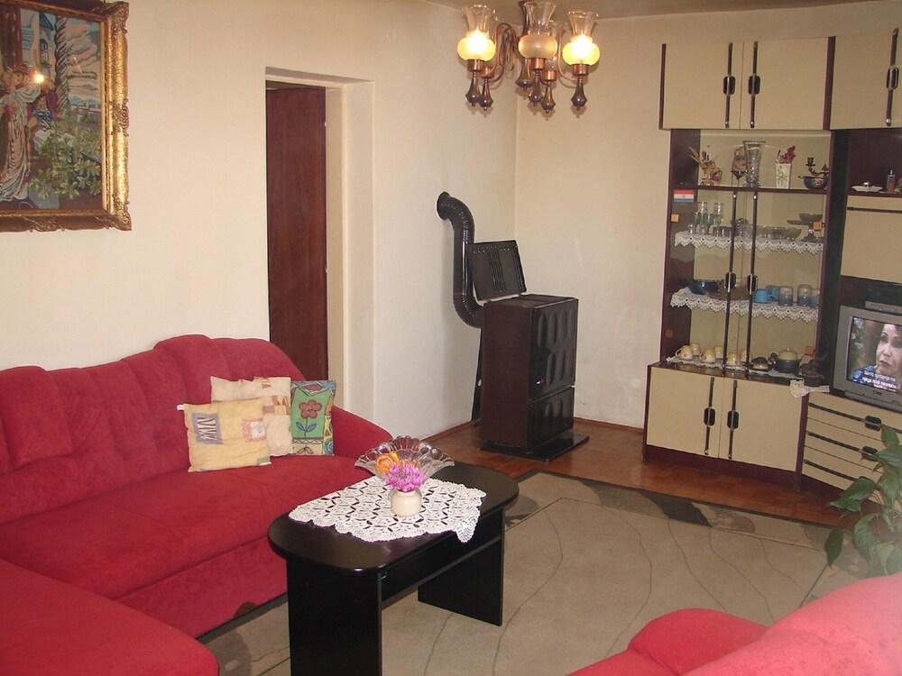 Žare - 100 m From sea - Lara