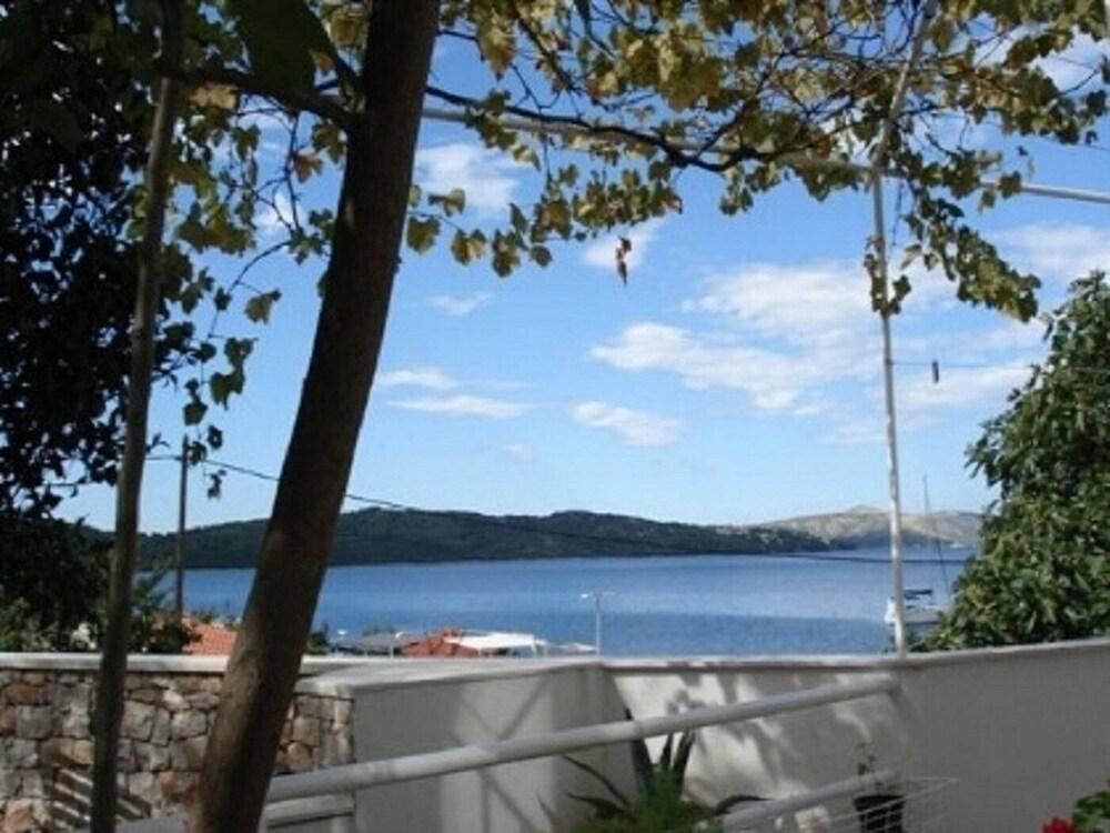 Luna- 20m From Beach - A3 Doric