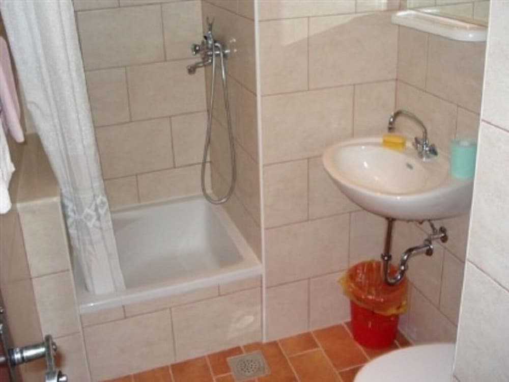 Luna- 20m From Beach - A3 Doric