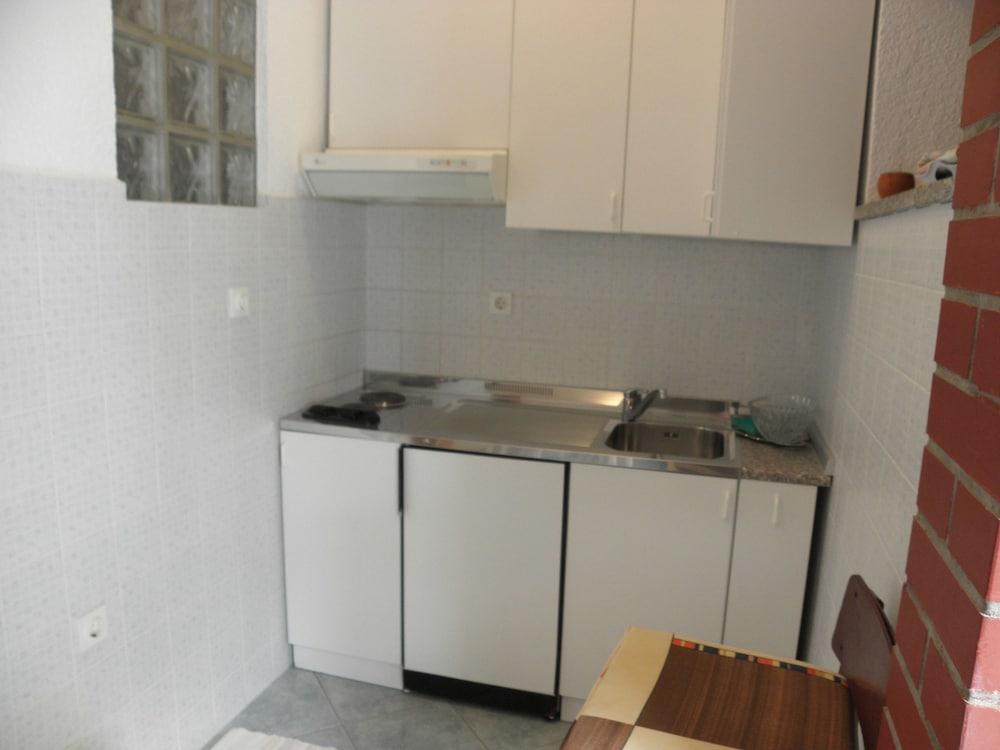 Neda - 5 m From sea - A2