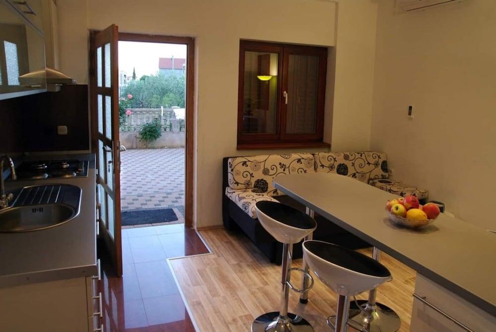 Brane - Free Parking - A2 Aleksandar