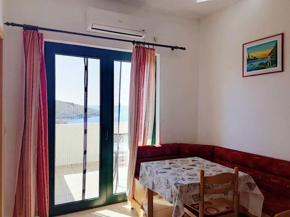 Toni - With Pool and View - A3