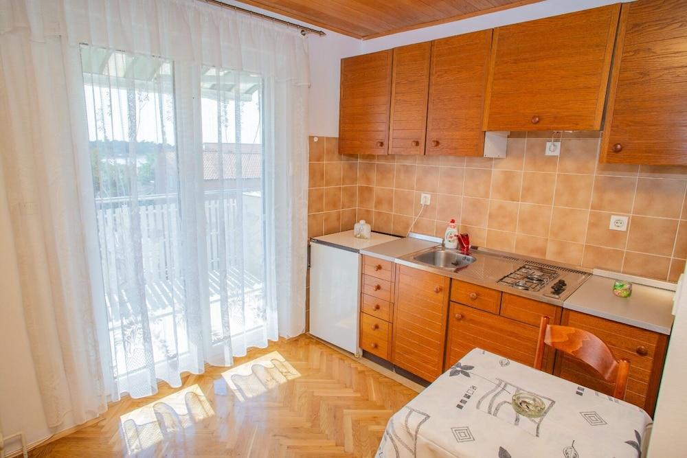 Ivan - Great Location - SA3