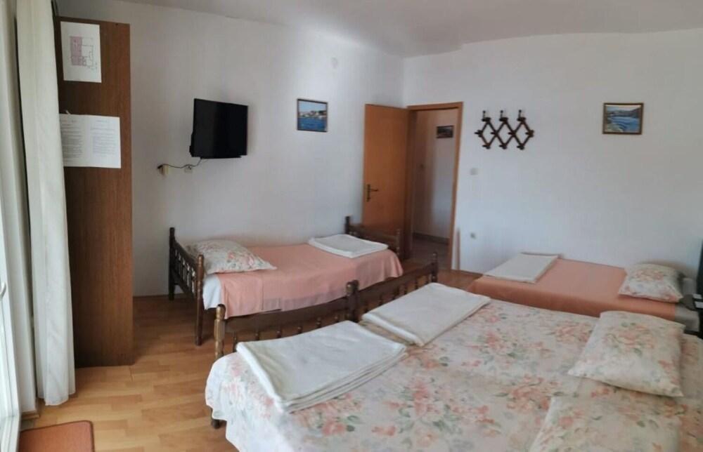 Tonci - by the sea - A2