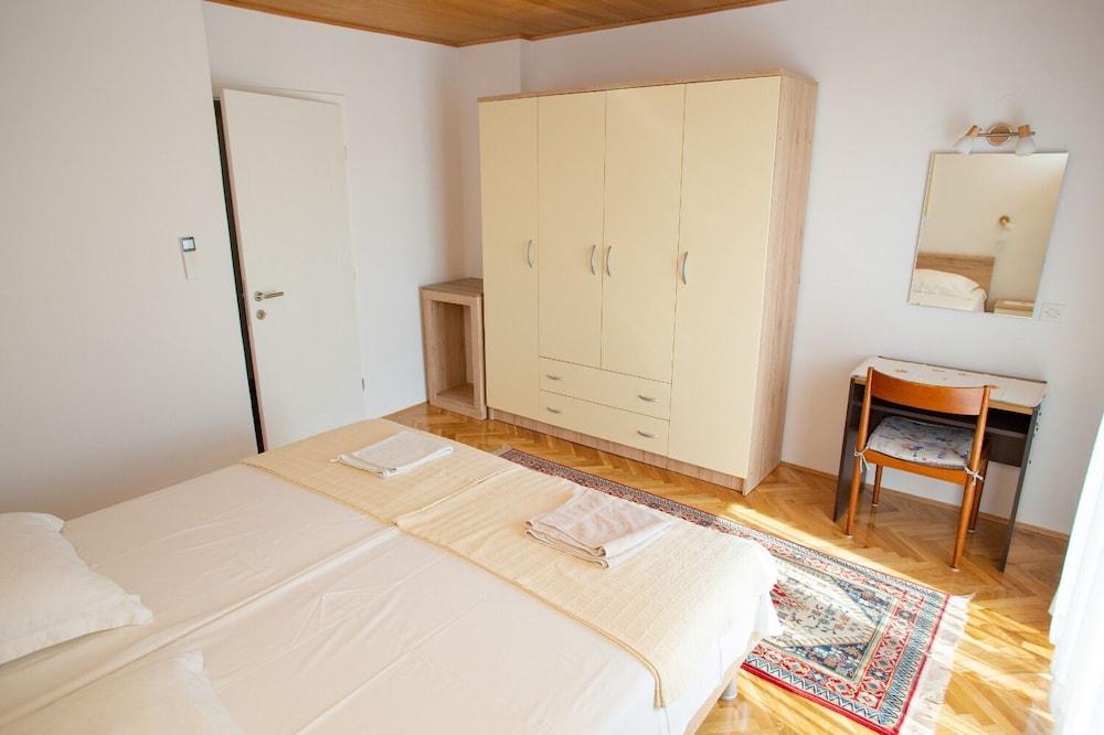 Ivan - Great Location - A2