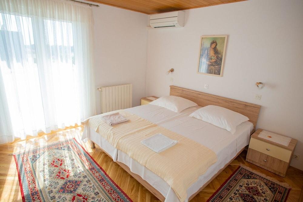 Ivan - Great Location - A2