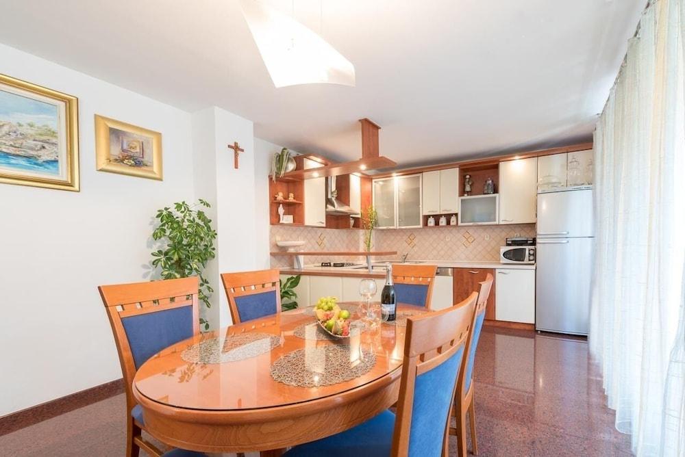 Snjeza - Spacious & Comfortable - A1