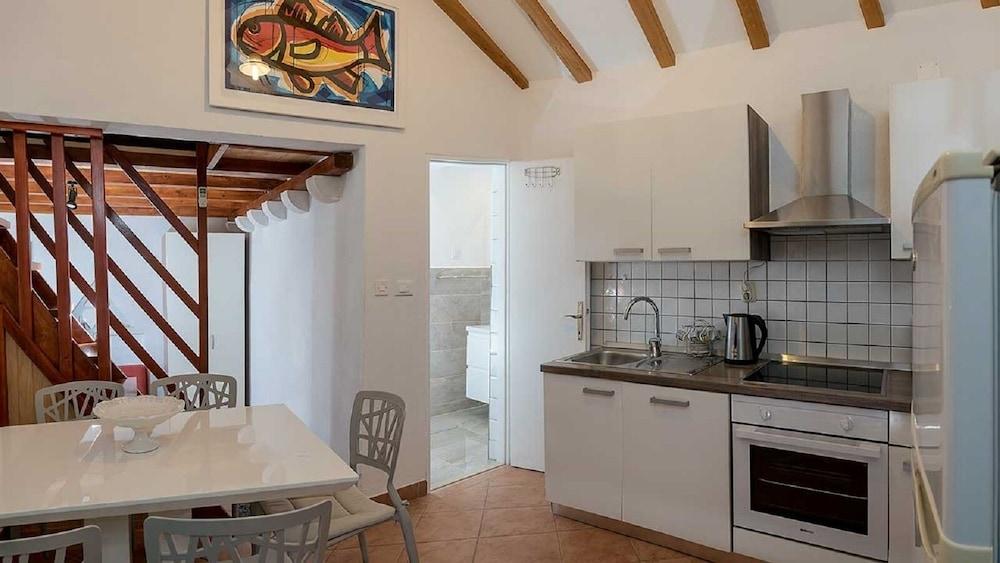 Ivo - House With Pool - H