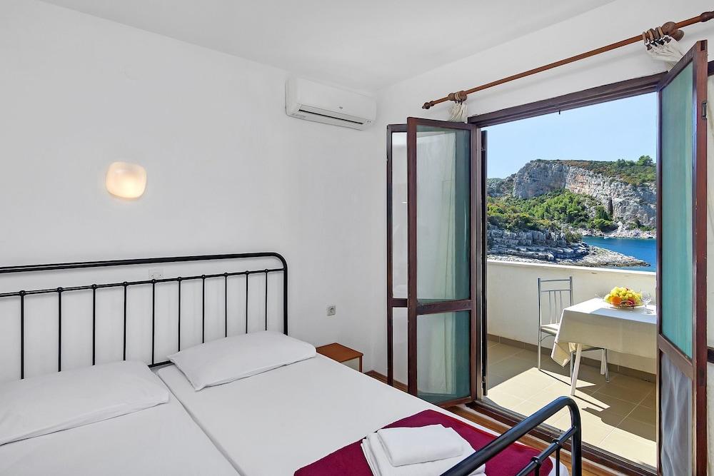 Igor - 5 m From Beach - SA3