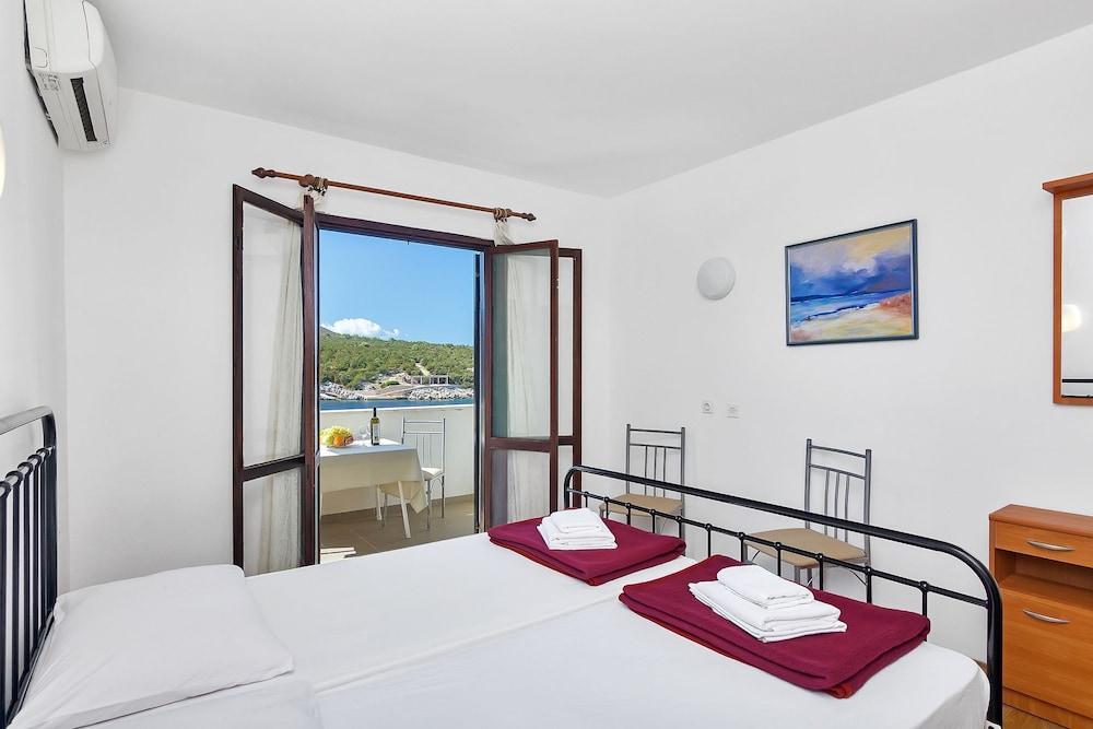 Igor - 5 m From Beach - SA3