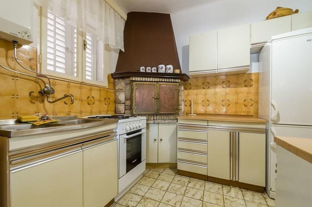 Petar - by the sea - A1