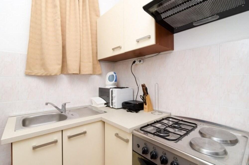 Pavo - Comfortable With Parking Space - A3