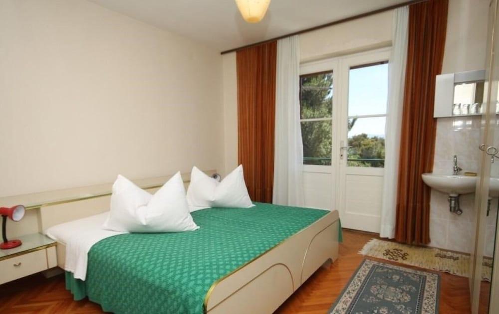 Fila - Large & Close to the Beach - A1