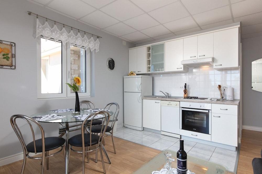 Rajna - 100 m From sea - A3 Crni