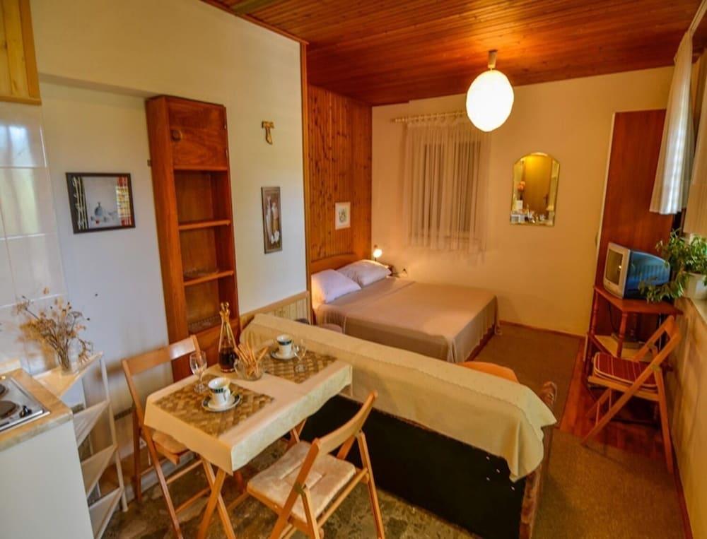 Rosa - 30m From Beach - SA2