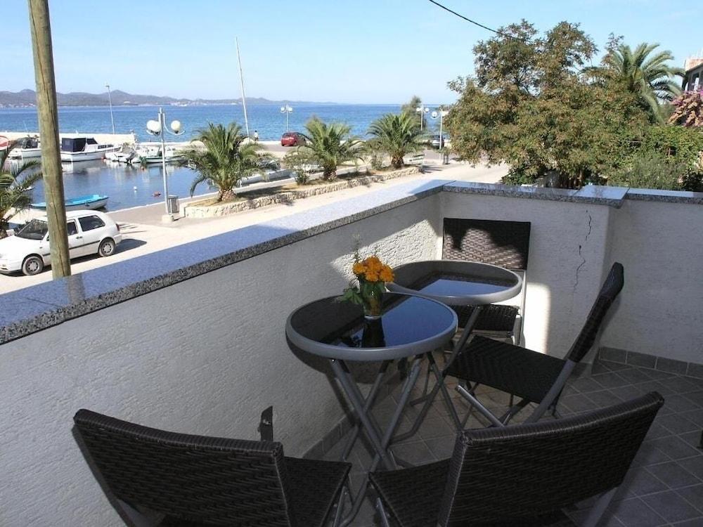 Ana- Next to the sea - A2