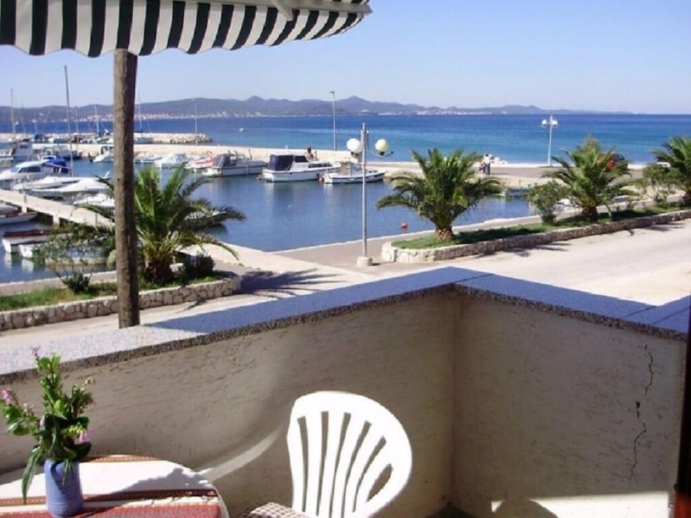 Ana- Next to the sea - A2