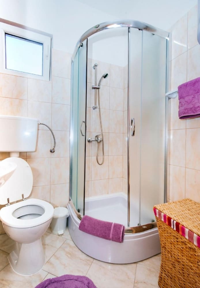 Ljubo - Modern Andy Cosy - A3