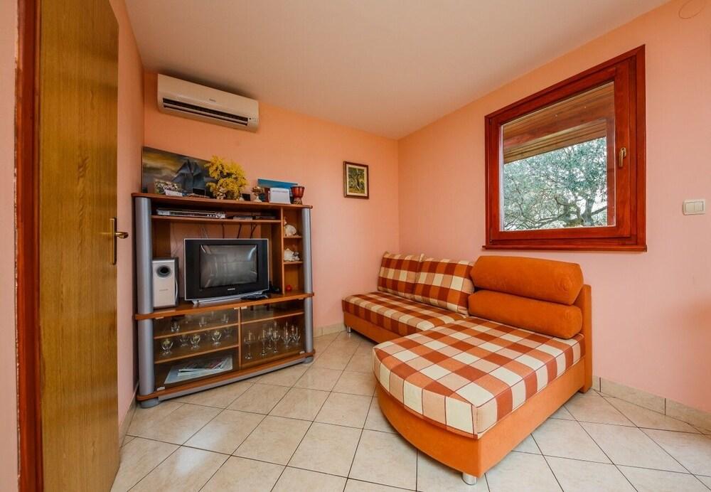 Božena - Nice Garden - H